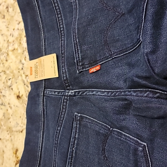 Women's Levi's Pull on Shaping Jeans Leggings - Picture 7 of 8